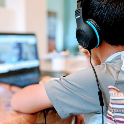 00100lrPORTRAIT_00100_BURST20200318085414915_COVER_2-1-810x1080